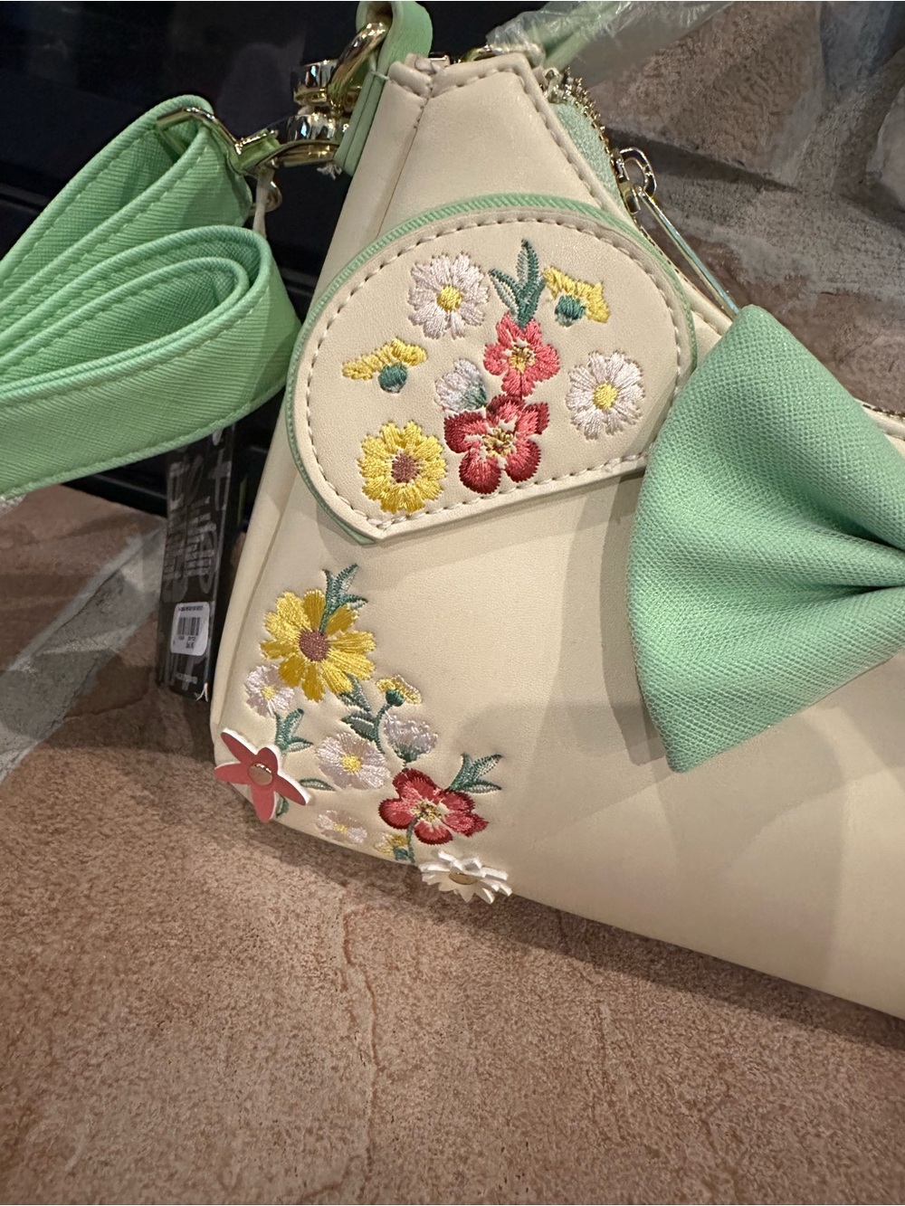 Beautiful Minnie Crossbody Bag! - Picture 3 of 7